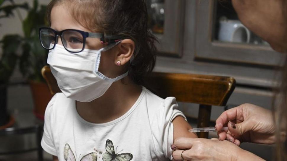vacunacion-pediatrica:-100-mil-ninos-al-dia-desde-el-inicio-de-la-campana