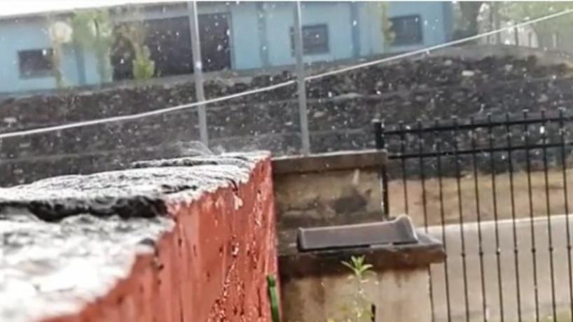 fotos-y-videos:-la-lluvia-y-el-granizo-sorprendieron-a-los-tucumanos