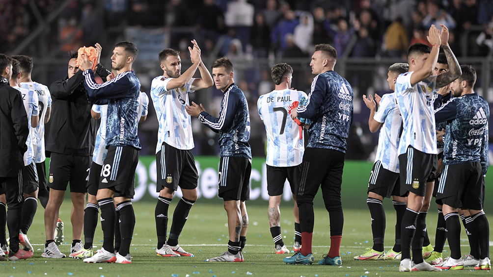 argentina-se-metio-en-qatar-2022-tras-igualar-con-brasil-y-gracias-a-la-derrota-de-chile