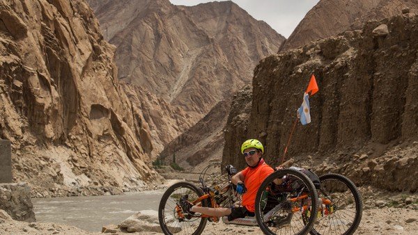 dia-de-las-personas-con-discapacidad:-jean-maggi,-de-no-caminar-a-subir-el-himalaya-en-bicicleta-y-un-sueno-espacial