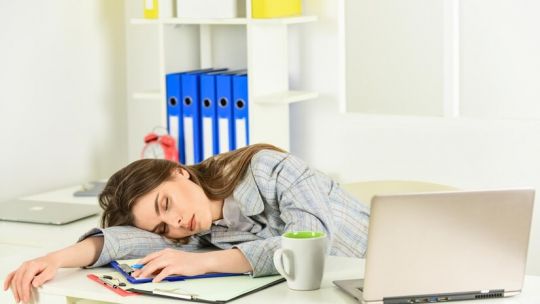 tips-juridicos:-quedarse-dormido-en-horario-laboral
