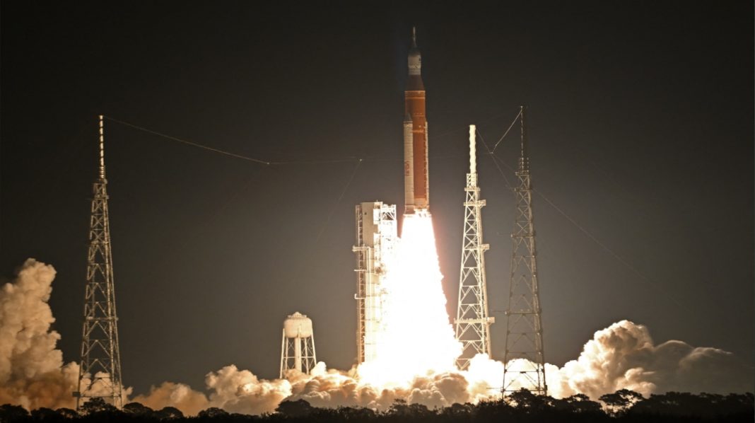 la-nasa-probo-con-exito-su-nuevo-cohete-y-esta-lista-para-lanzar-una-mision-tripulada-a-la-luna