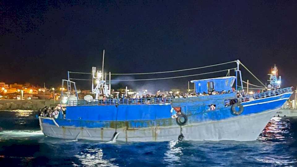 una-embarcacion-de-migrantes-naufraga-frente-a-lampedusa-dejando-una-bebe-fallecida